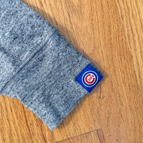 Women’s Chicago Cubs long sleeve shirt - Picture 3 of 4